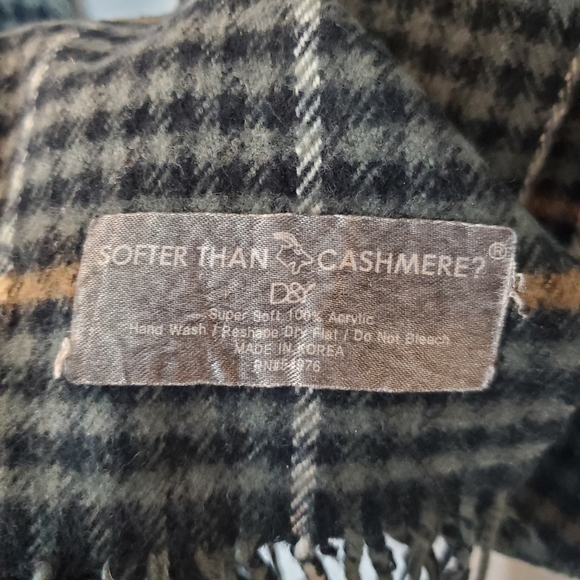 Softer Than Cashmere Houndstooth Gray and Black Scarf - Picture 3 of 7